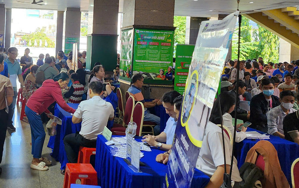 TP.HCM: Người nộp hồ sơ hưởng bảo hiểm thất nghiệp giảm mạnh